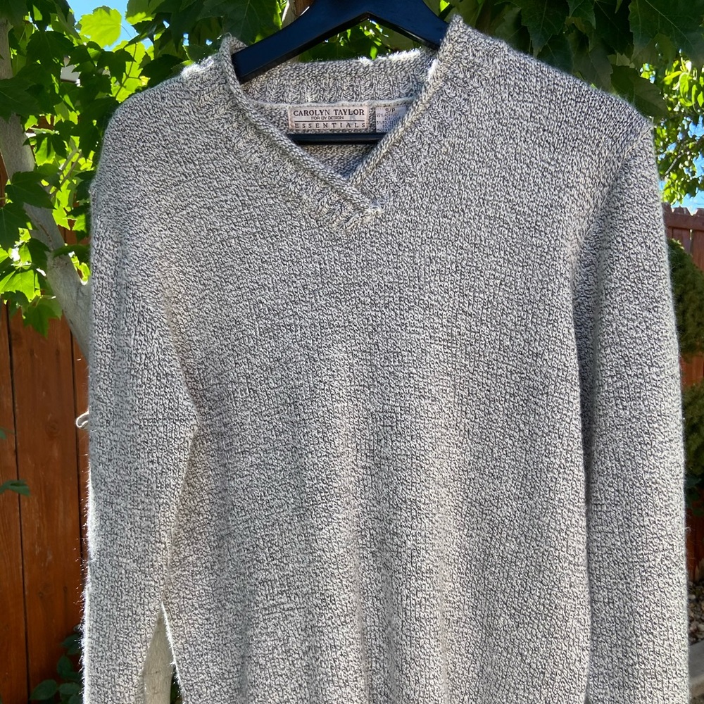 Carolyn Taylor Essentials grey knit sweater